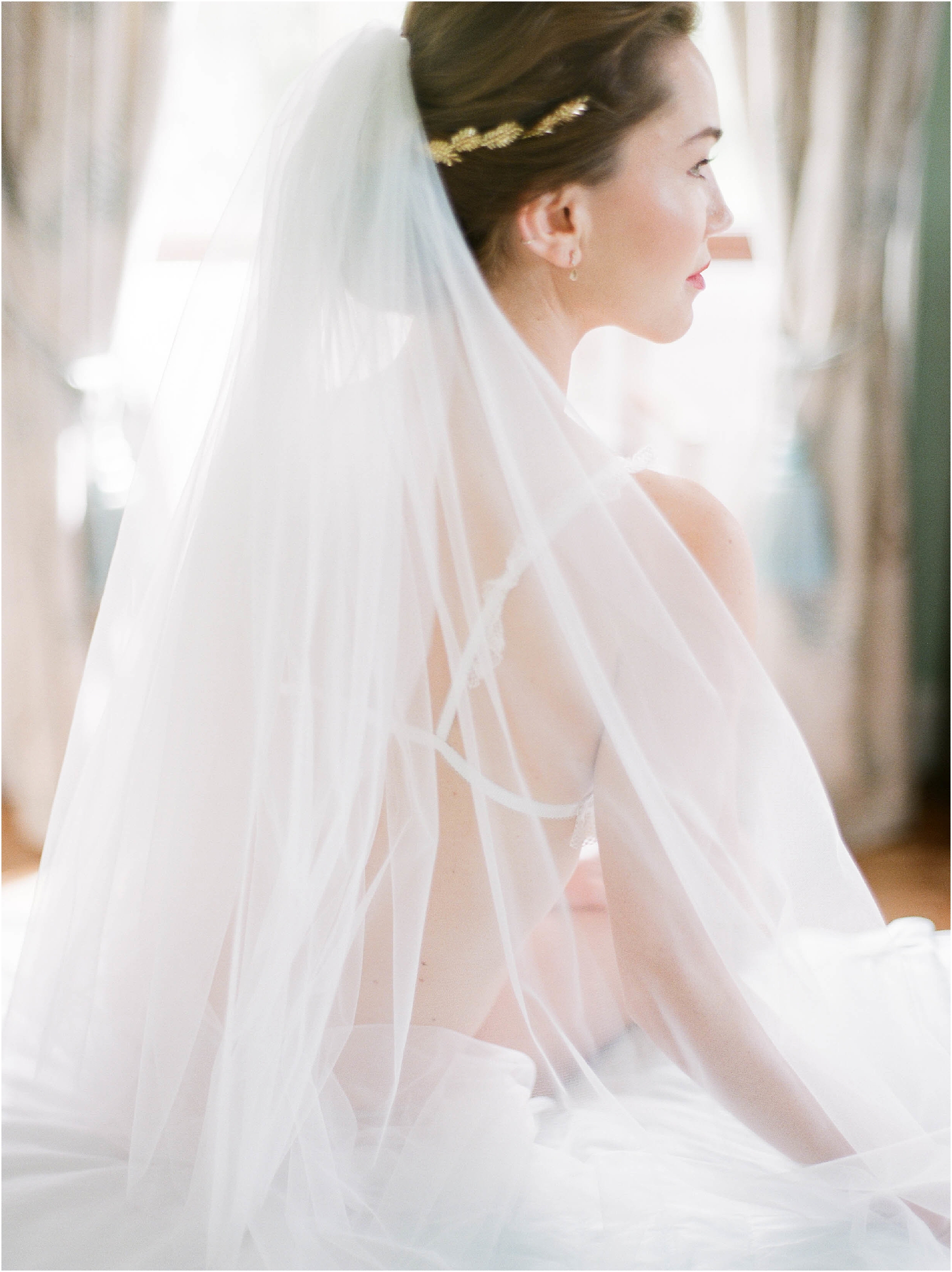 Details of veil on bride