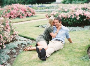 couple kissing in the rose garden at Chiswick House