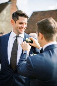 groom pinning on buttonhole