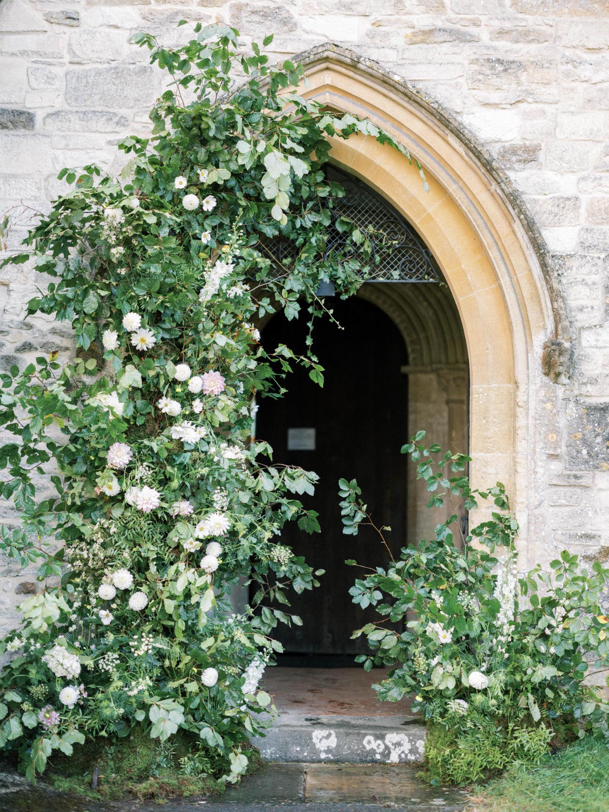 flower arch at Ardington House 