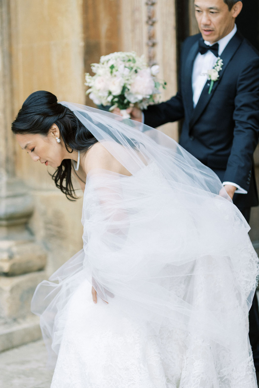 bride and groom at entrance to Blenheim Palace